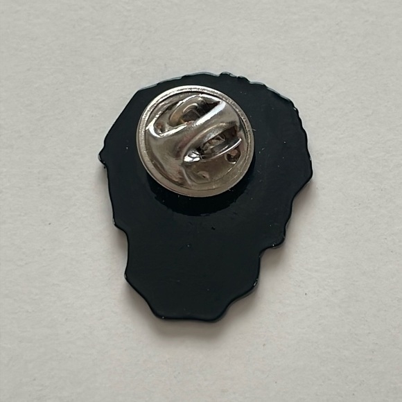 Stan Lee Face Pin - Picture 3 of 4